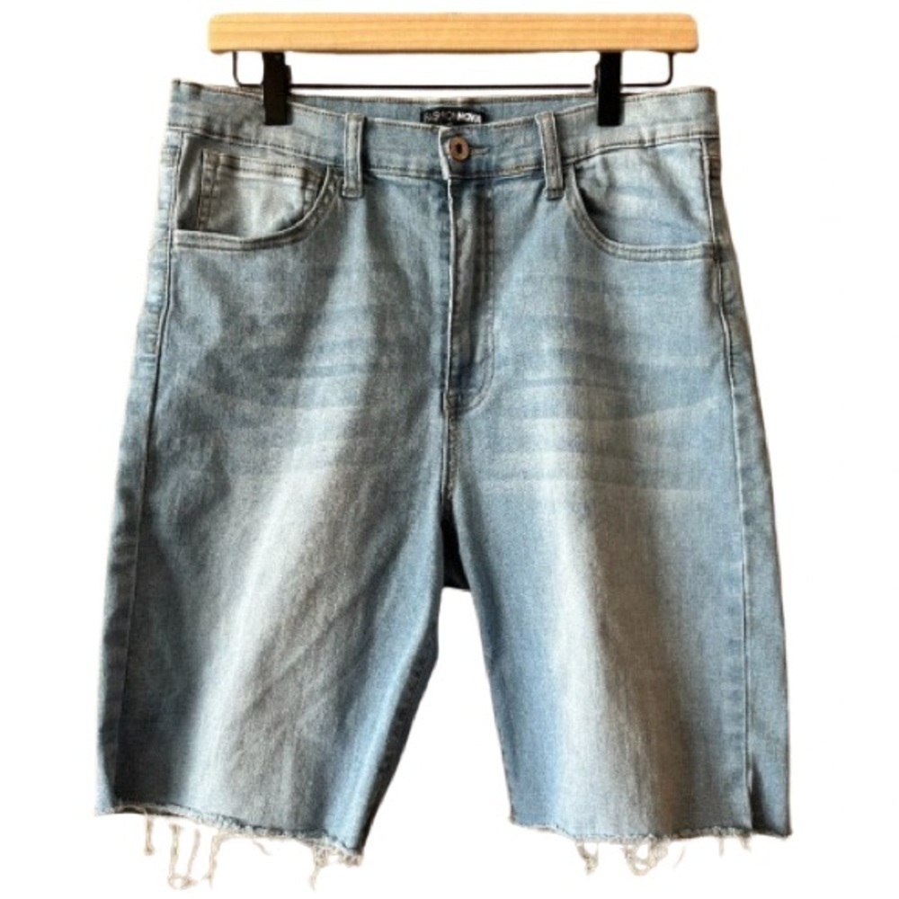 Women's 13/31 Fashion Nova Bermuda Jean Shorts Zipper Fly Scissor Cut Hem